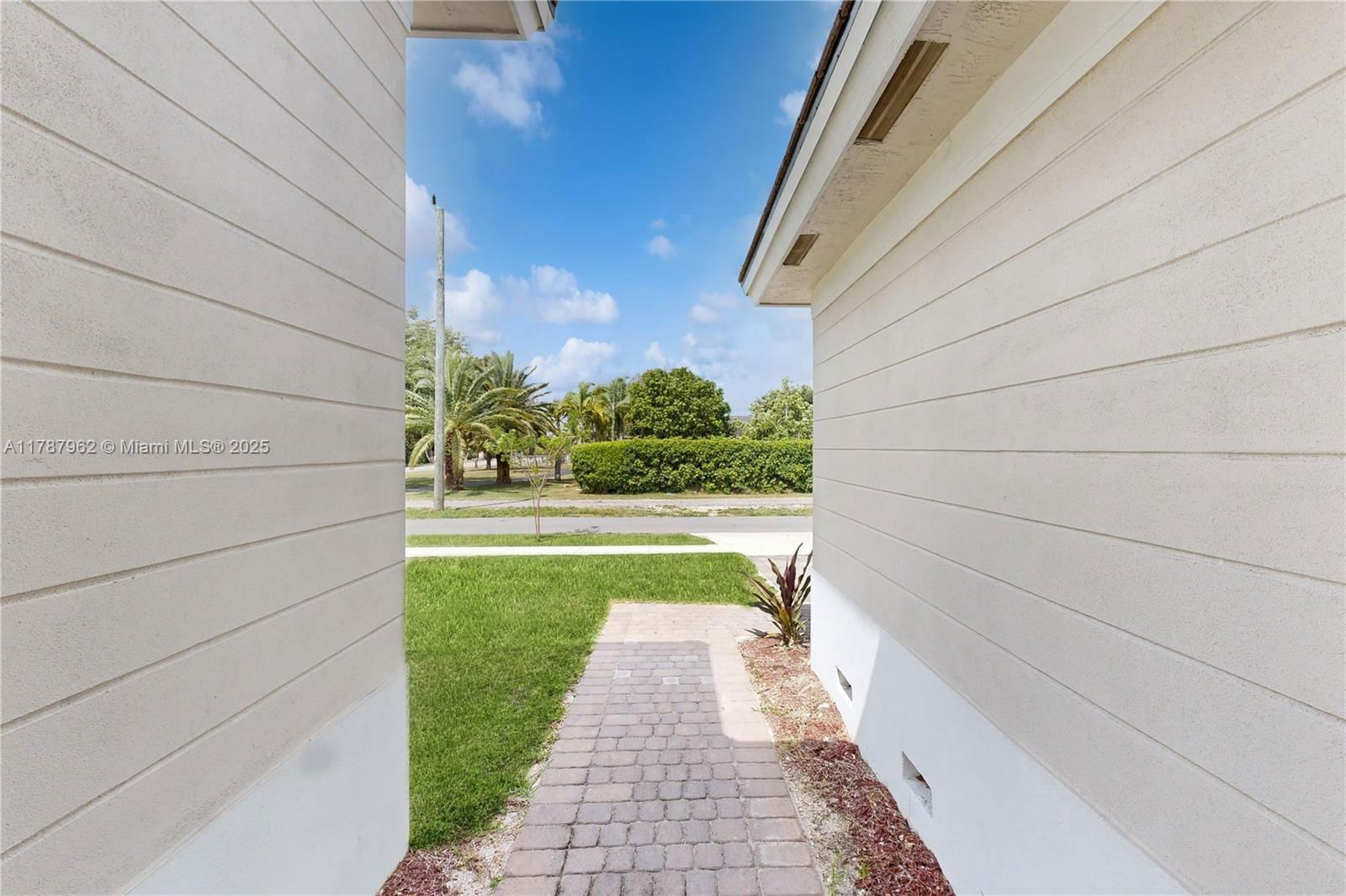 Real estate property located at 31171 193rd Ave, Miami-dade, Century Royal Homes, Homestead, FL
