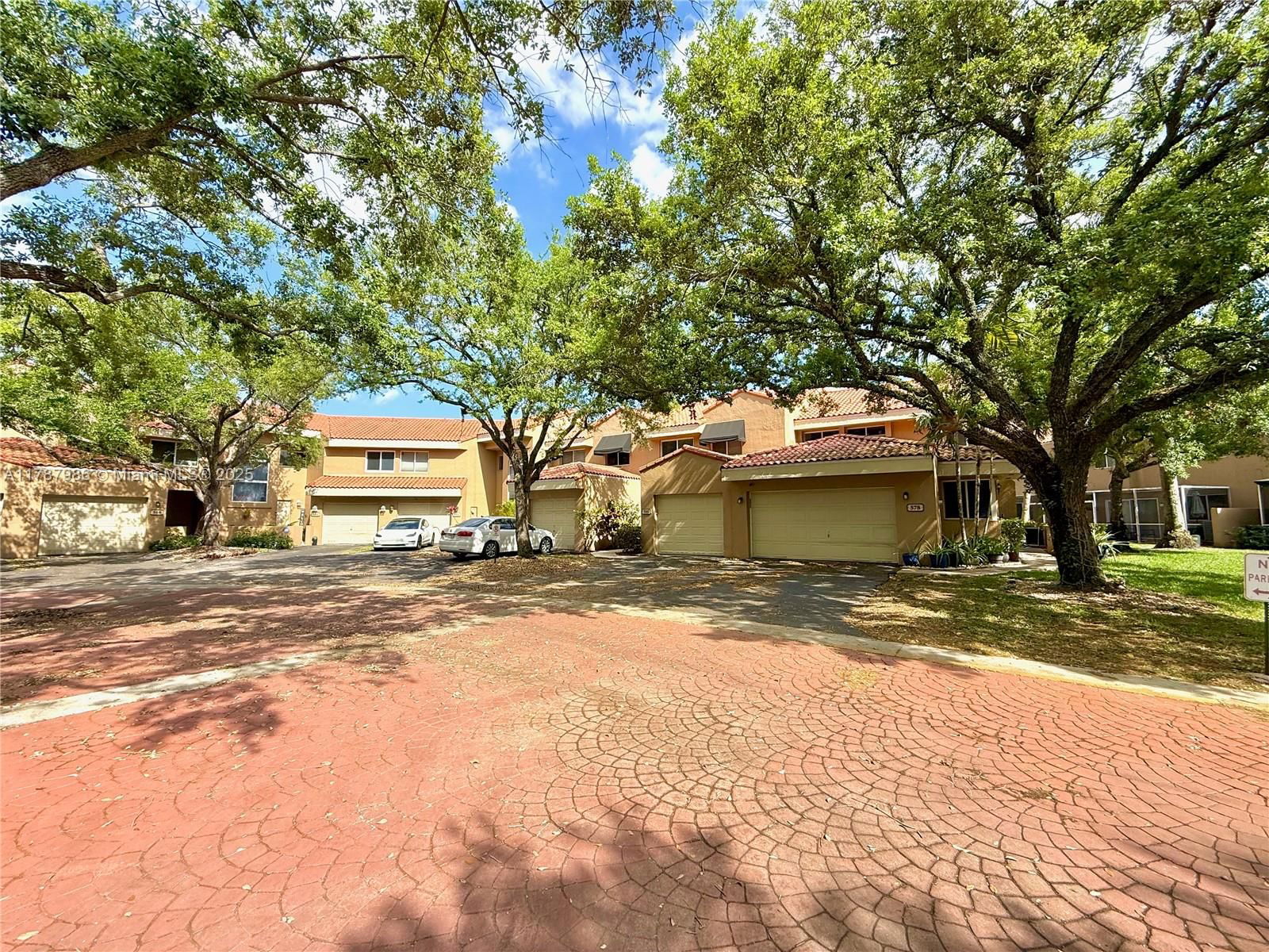 Real estate property located at 580 University Dr, Broward, Dahlia, Plantation, FL