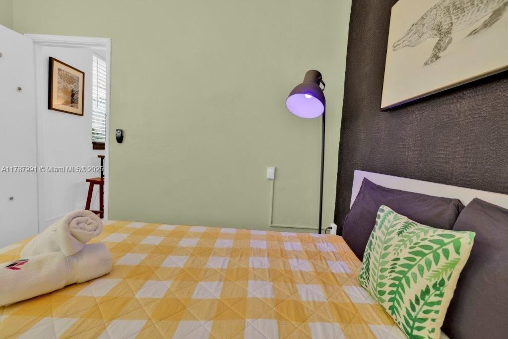 Real estate property located at 255 24th St #136, Miami-dade, The Mantell Condo, Miami Beach, FL
