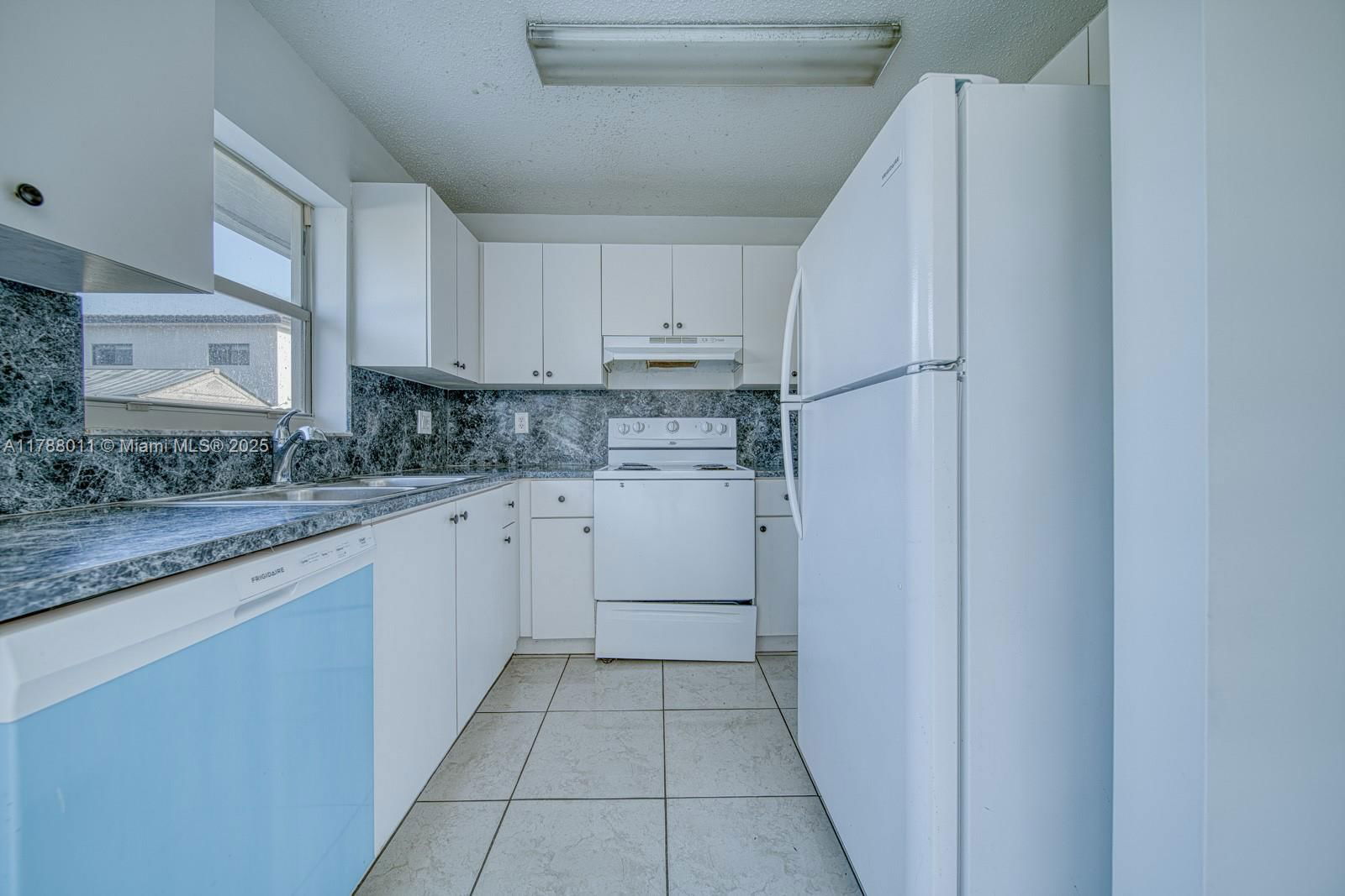 Real estate property located at 20026 122nd Ave, Miami-dade, Sabrina Twinhomes Sub, Miami, FL