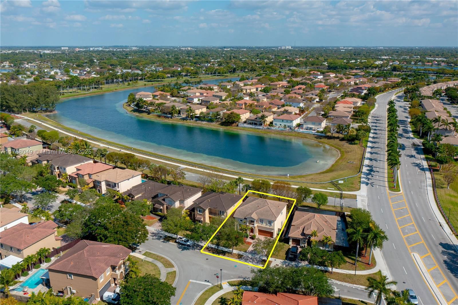 Real estate property located at 9369 224th Ter, Miami-dade, Lakes By The Bay Day, Cutler Bay, FL