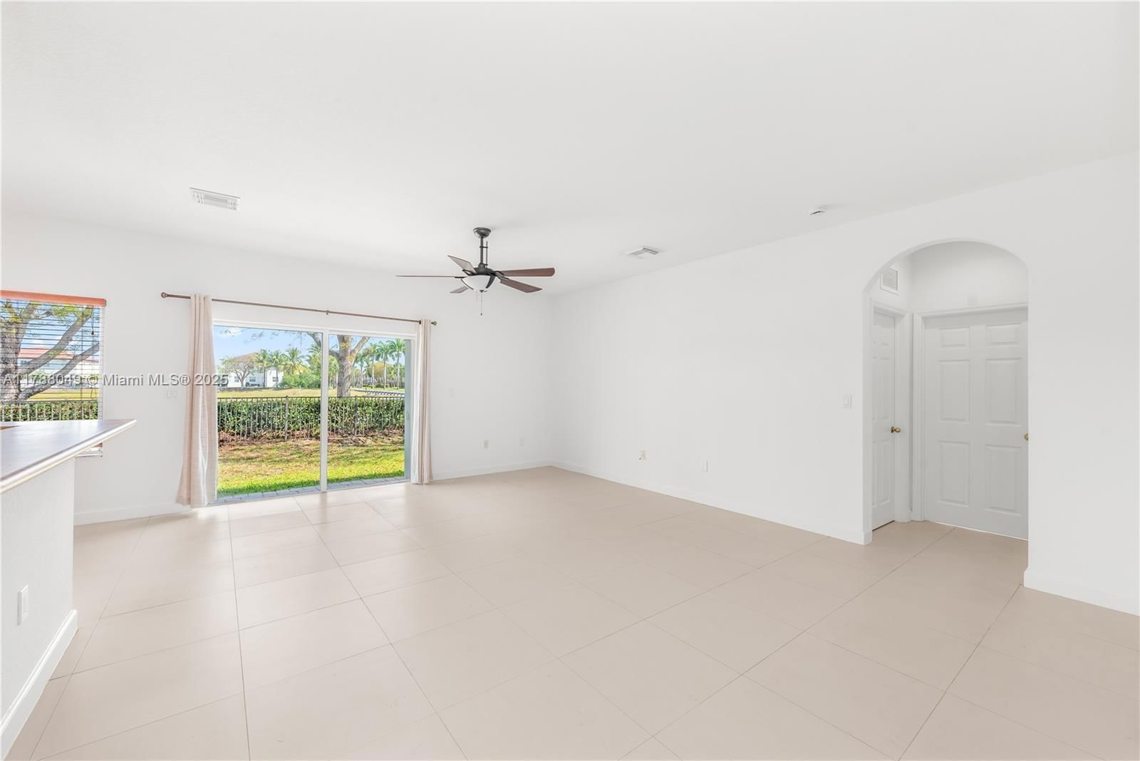 Real estate property located at 9369 224th Ter, Miami-dade, Lakes By The Bay Day, Cutler Bay, FL