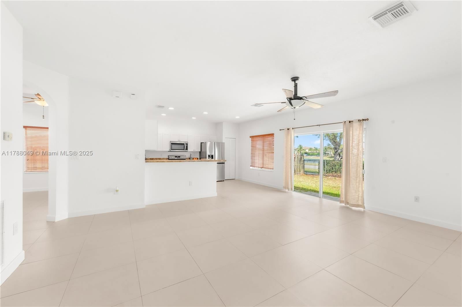 Real estate property located at 9369 224th Ter, Miami-dade, Lakes By The Bay Day, Cutler Bay, FL