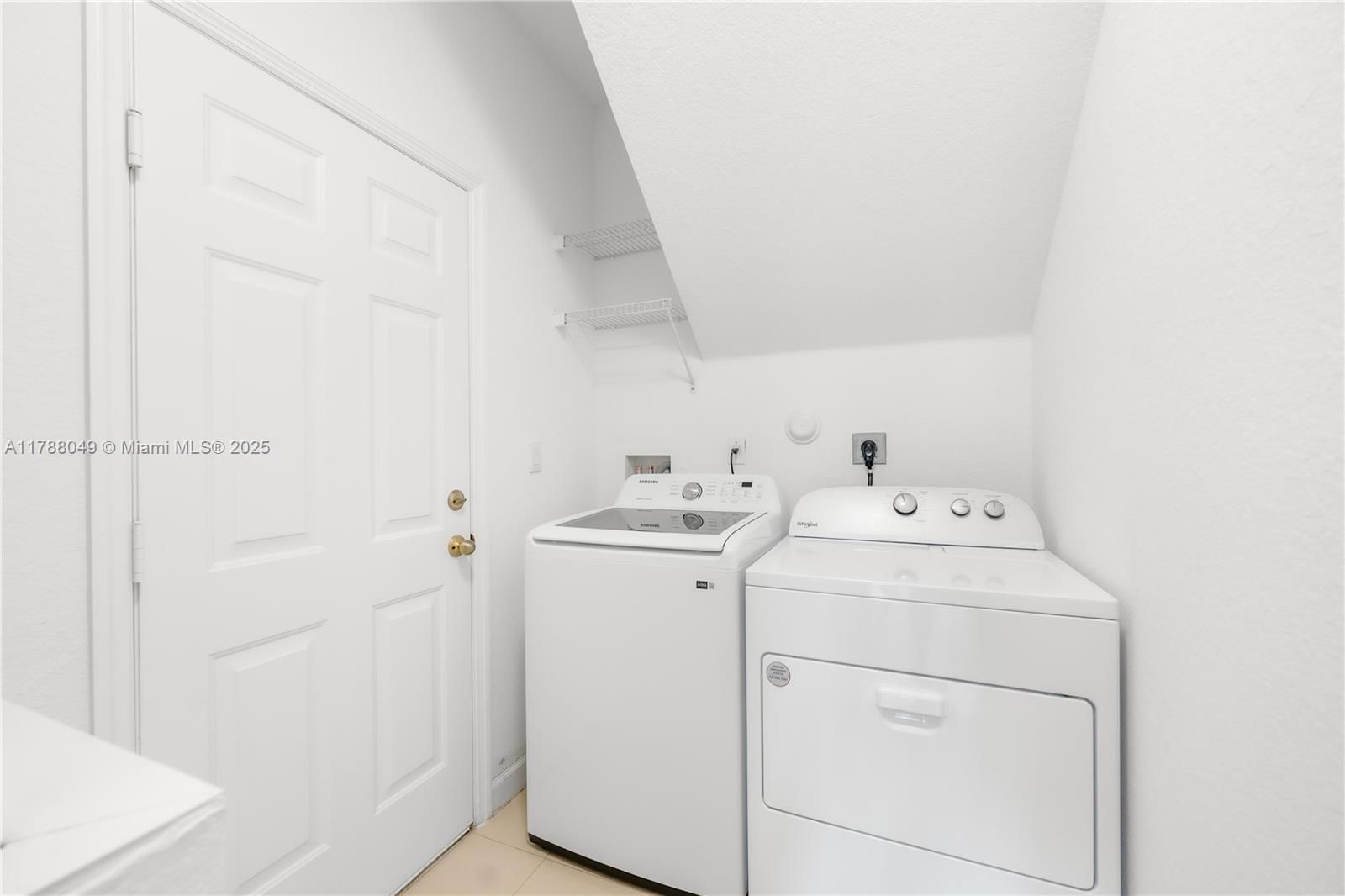 Real estate property located at 9369 224th Ter, Miami-dade, Lakes By The Bay Day, Cutler Bay, FL