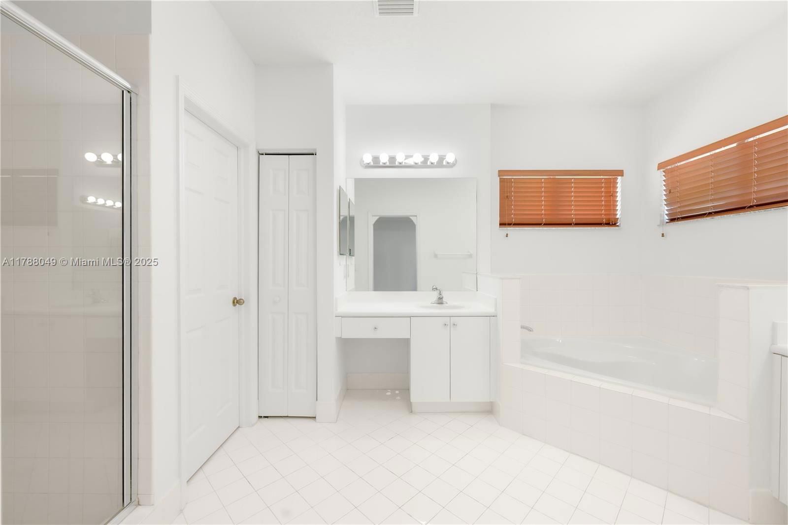 Real estate property located at 9369 224th Ter, Miami-dade, Lakes By The Bay Day, Cutler Bay, FL