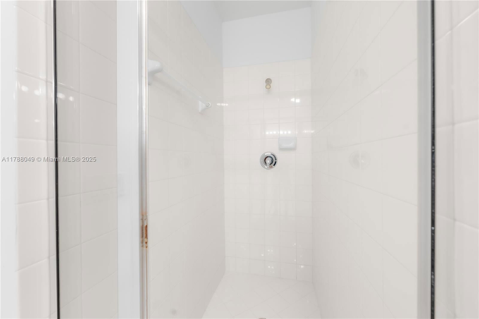 Real estate property located at 9369 224th Ter, Miami-dade, Lakes By The Bay Day, Cutler Bay, FL