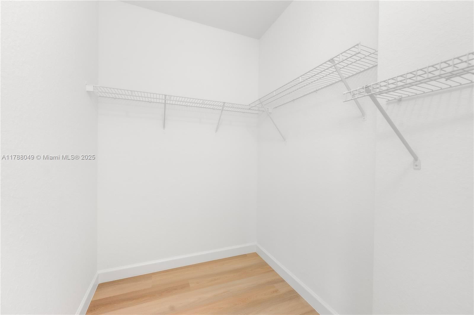 Real estate property located at 9369 224th Ter, Miami-dade, Lakes By The Bay Day, Cutler Bay, FL