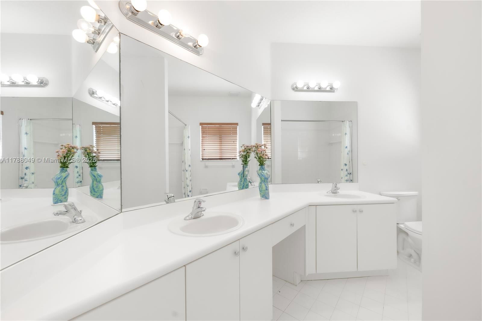 Real estate property located at 9369 224th Ter, Miami-dade, Lakes By The Bay Day, Cutler Bay, FL