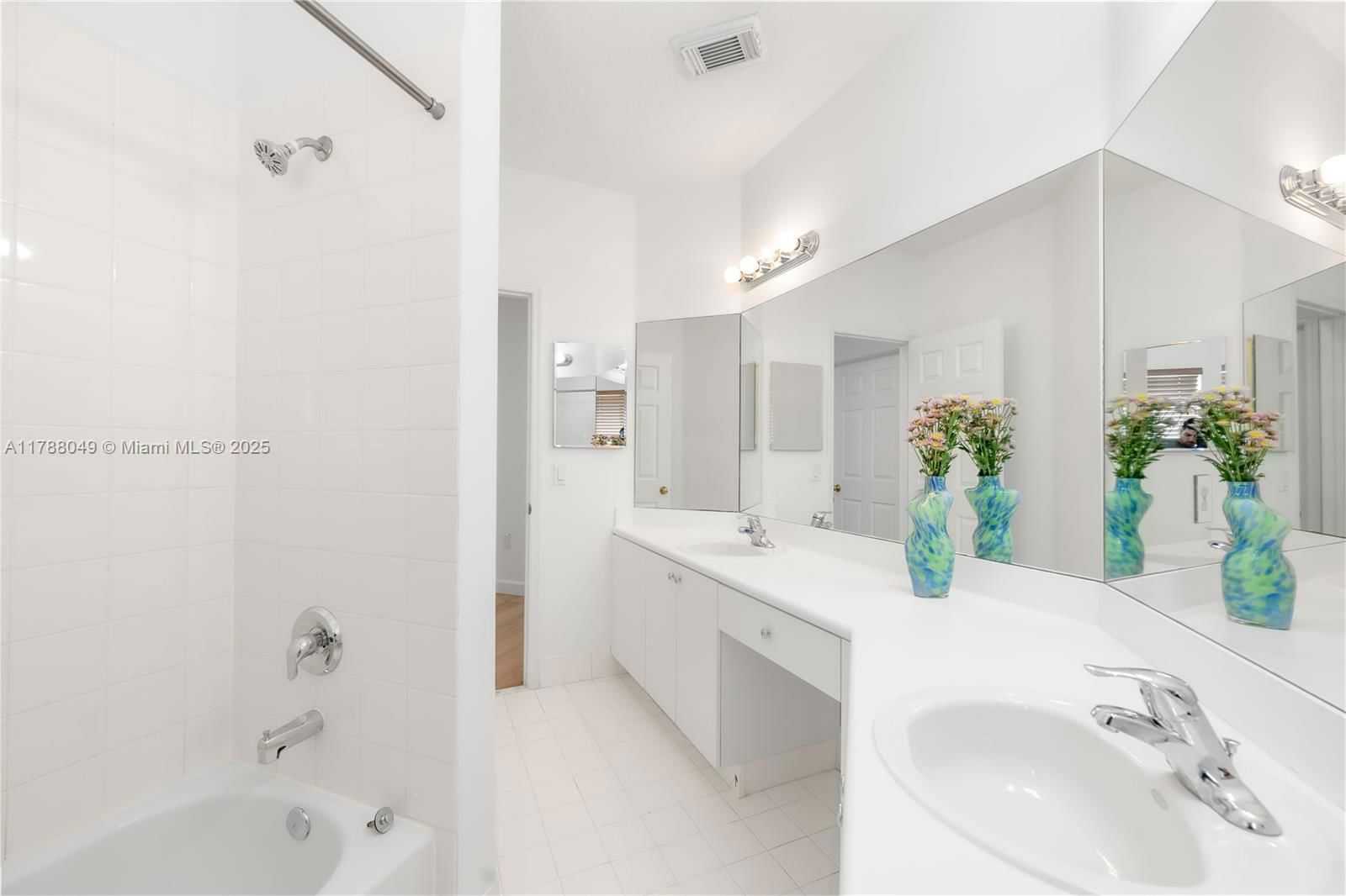 Real estate property located at 9369 224th Ter, Miami-dade, Lakes By The Bay Day, Cutler Bay, FL