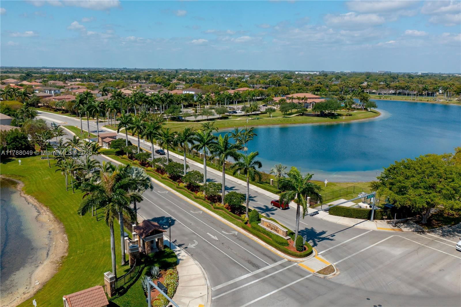 Real estate property located at 9369 224th Ter, Miami-dade, Lakes By The Bay Day, Cutler Bay, FL