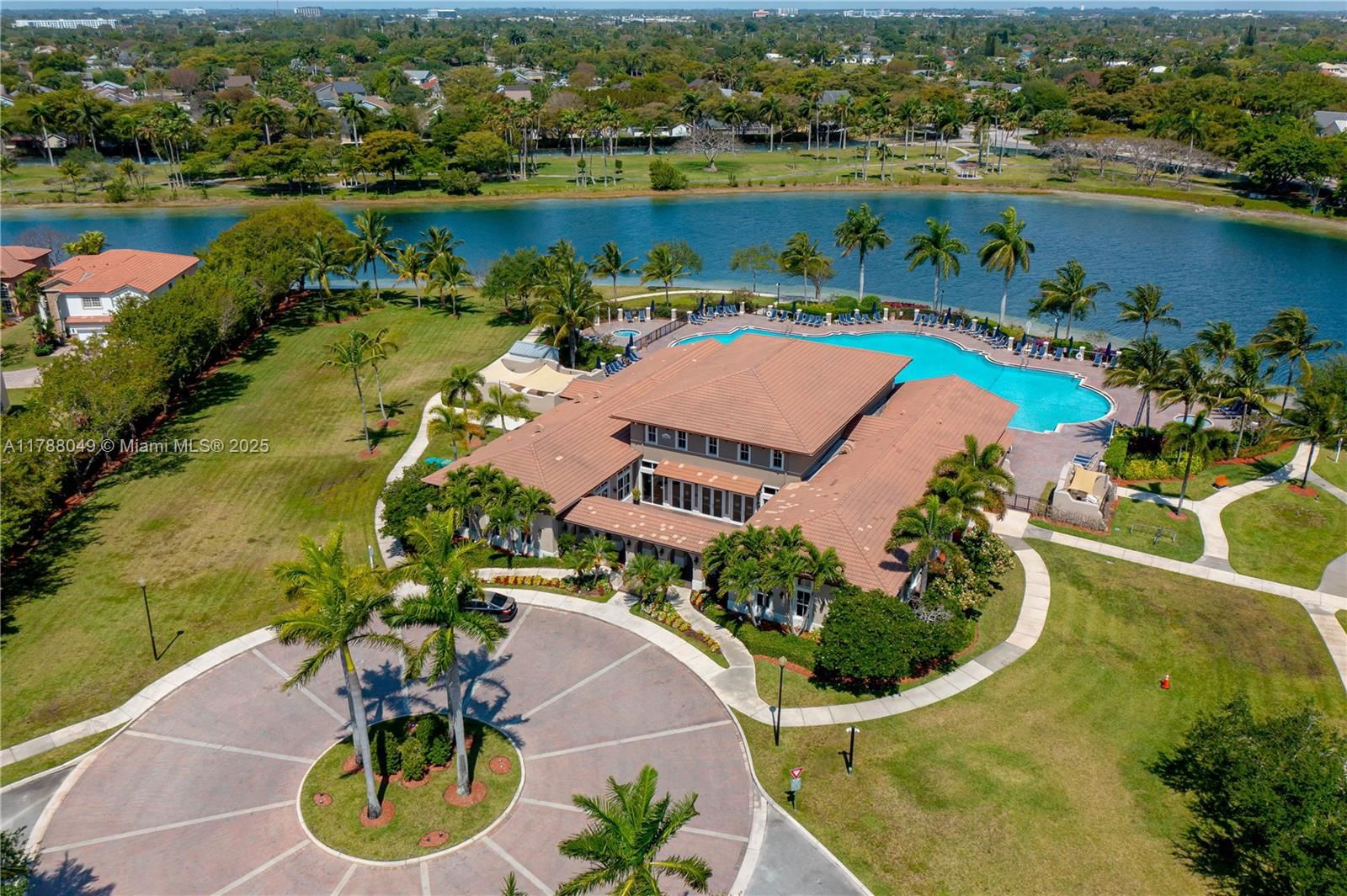 Real estate property located at 9369 224th Ter, Miami-dade, Lakes By The Bay Day, Cutler Bay, FL