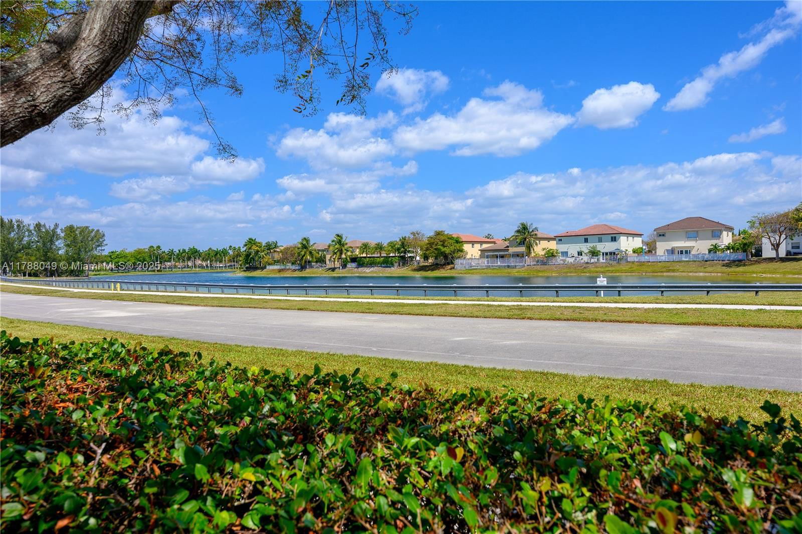 Real estate property located at 9369 224th Ter, Miami-dade, Lakes By The Bay Day, Cutler Bay, FL