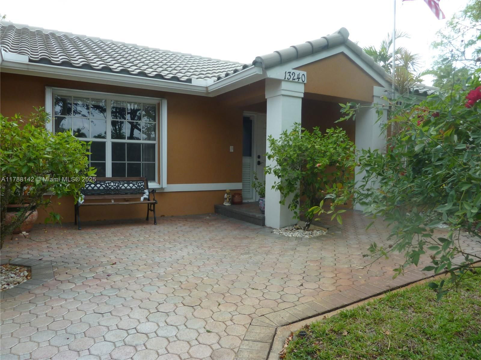 Real estate property located at 13240 20th St, Broward, Flamingo Estates, Miramar, FL