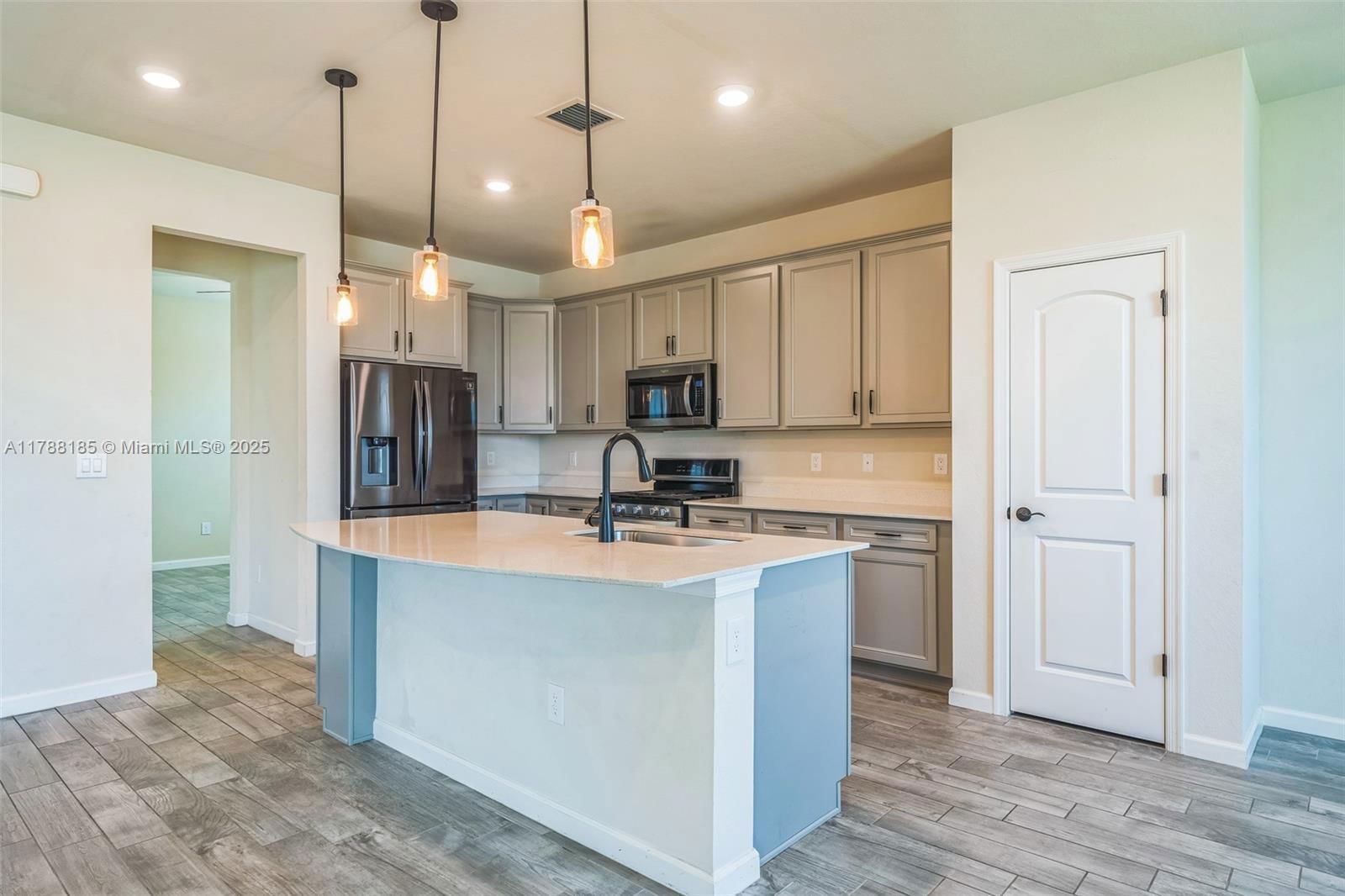 Real estate property located at 10484 Captiva Dr, St Lucie, Pulte At Tradition Phase, Port St. Lucie, FL
