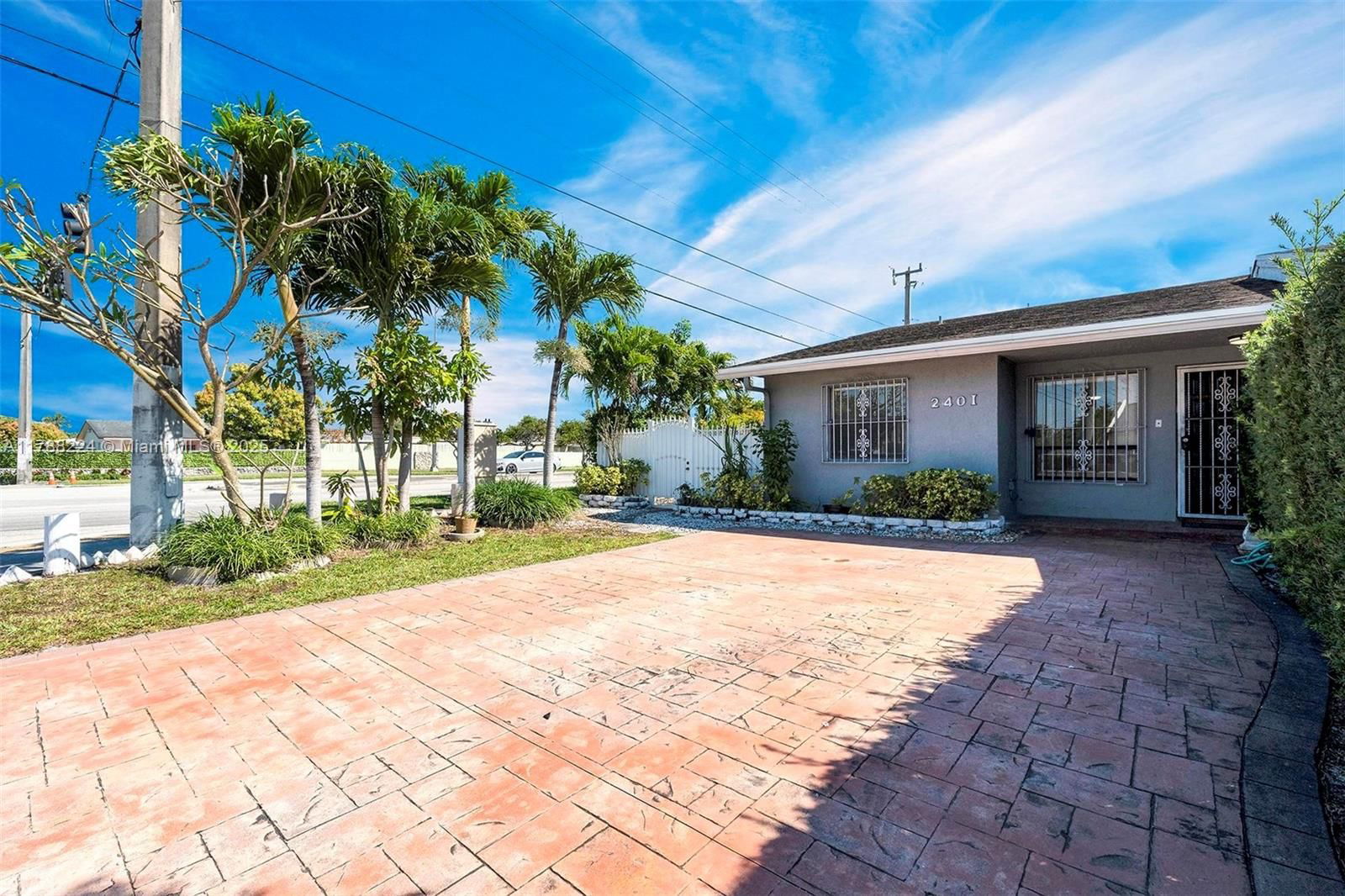 Real estate property located at 2401 102nd Ave, Miami-dade, Miranda-waddle Sub, Miami, FL