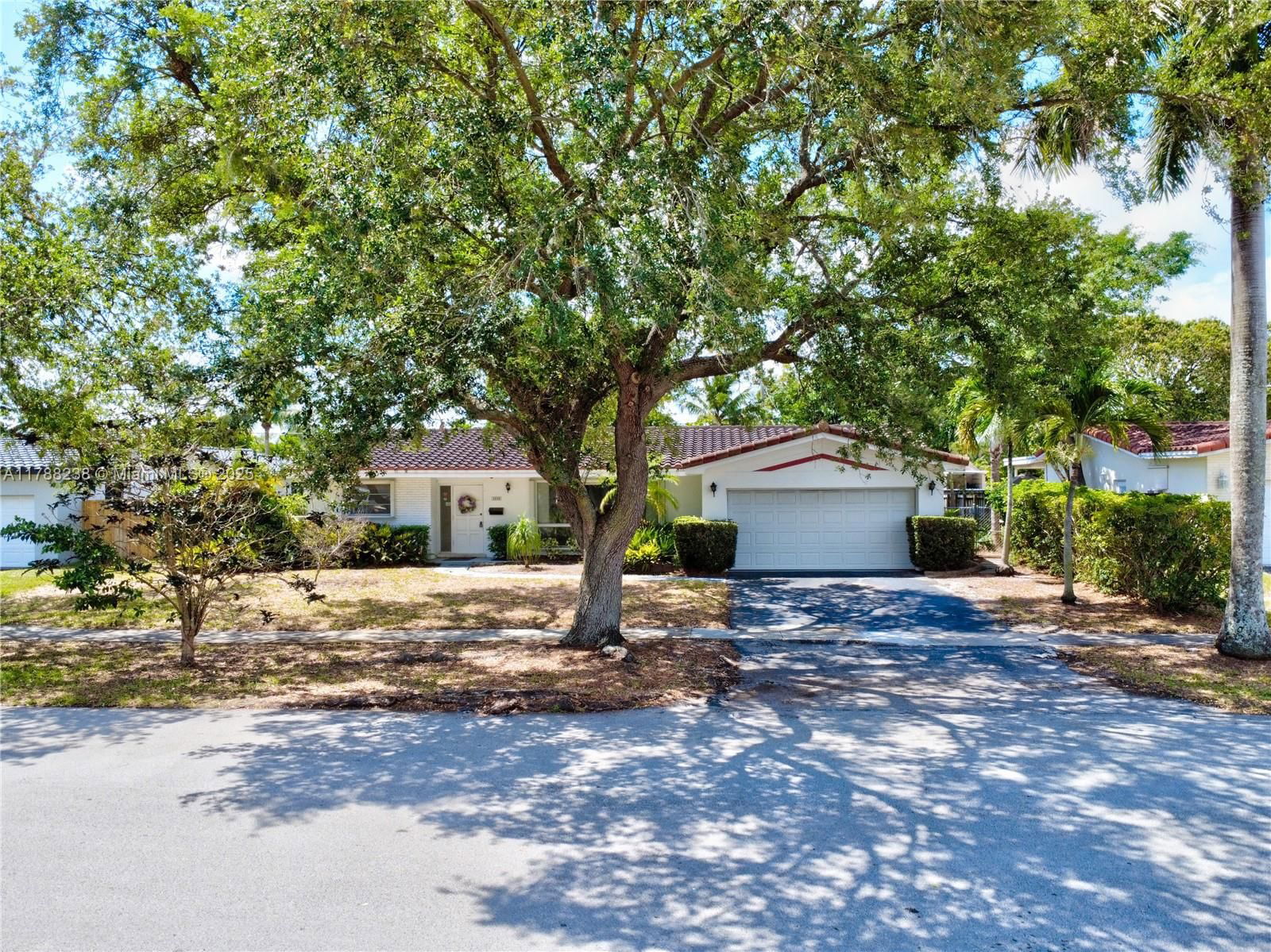 Real estate property located at 5220 Monroe St, Broward, Hollywood Hills, Hollywood, FL