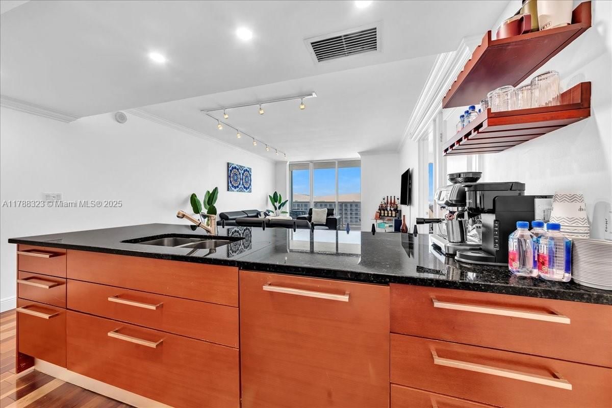 Real estate property located at 1830 Ocean Dr LPH4910, Broward, Beach Club Two Condo, Hallandale Beach, FL