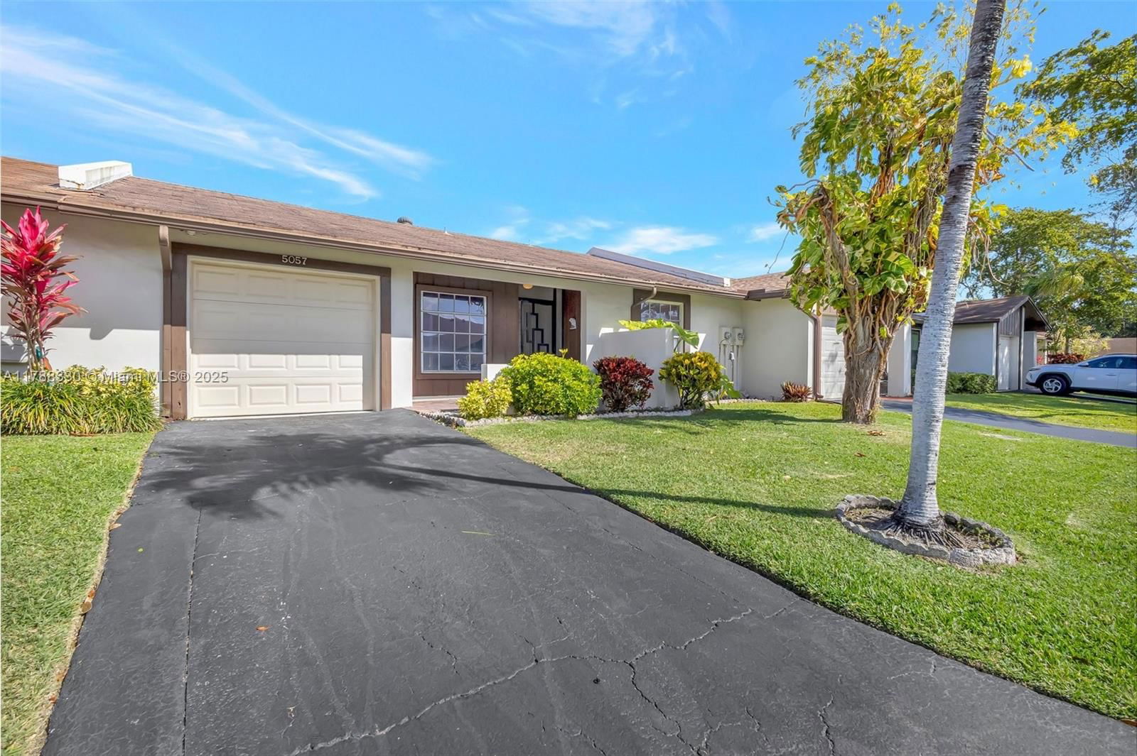 Real estate property located at 5057 Forsythia St, Palm Beach, Kings Point 13, Delray Beach, FL