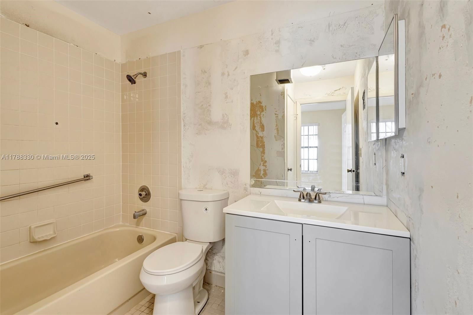Real estate property located at 5057 Forsythia St, Palm Beach, Kings Point 13, Delray Beach, FL