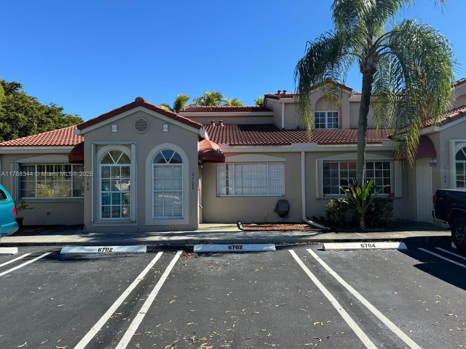Real estate property located at 6702 166th Ter #202, Miami-dade, Fountain Pk Village Homes, Miami Lakes, FL