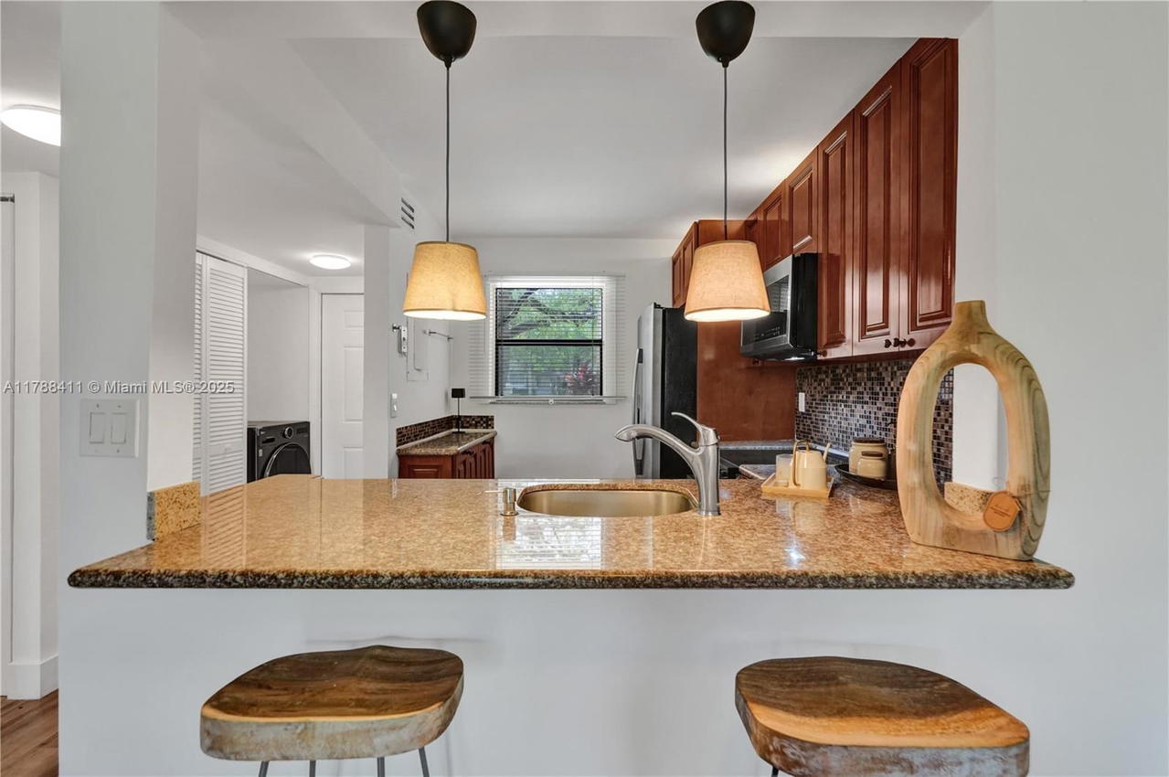 Real estate property located at 15705 Waterside Cir #104, Broward, Waterside Village Three C, Sunrise, FL