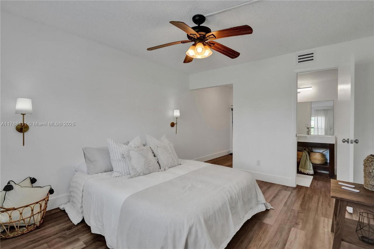Real estate property located at 15705 Waterside Cir #104, Broward, Waterside Village Three C, Sunrise, FL