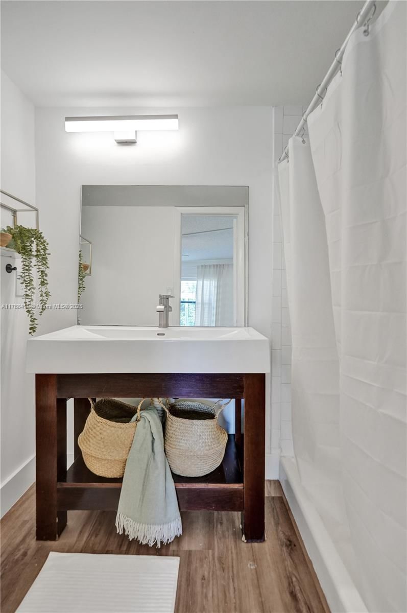Real estate property located at 15705 Waterside Cir #104, Broward, Waterside Village Three C, Sunrise, FL