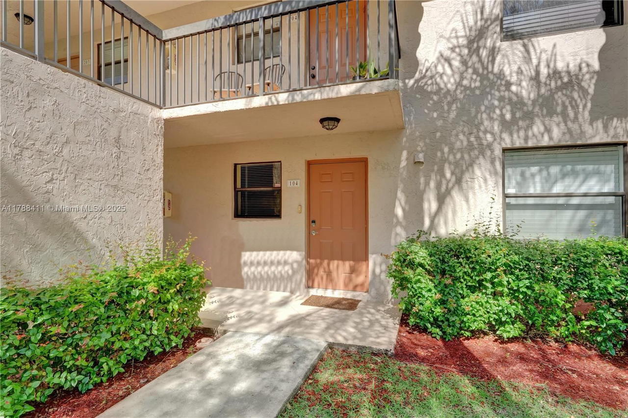 Real estate property located at 15705 Waterside Cir #104, Broward, Waterside Village Three C, Sunrise, FL