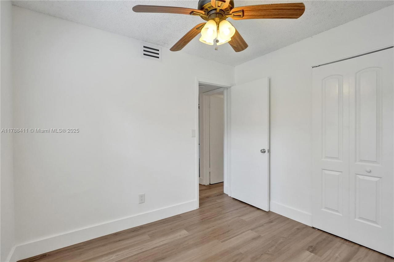 Real estate property located at 15705 Waterside Cir #104, Broward, Waterside Village Three C, Sunrise, FL