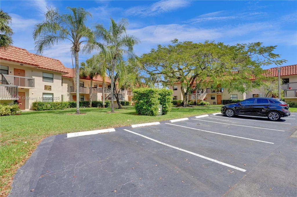 Real estate property located at 15705 Waterside Cir #104, Broward, Waterside Village Three C, Sunrise, FL