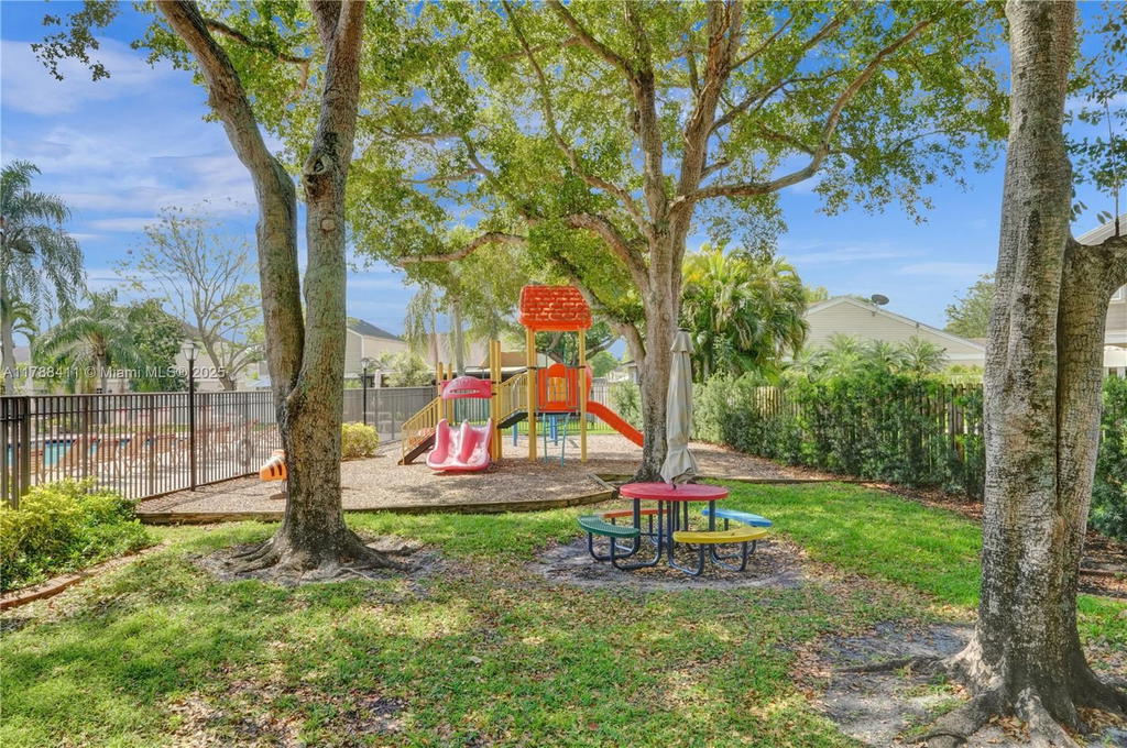 Real estate property located at 15705 Waterside Cir #104, Broward, Waterside Village Three C, Sunrise, FL