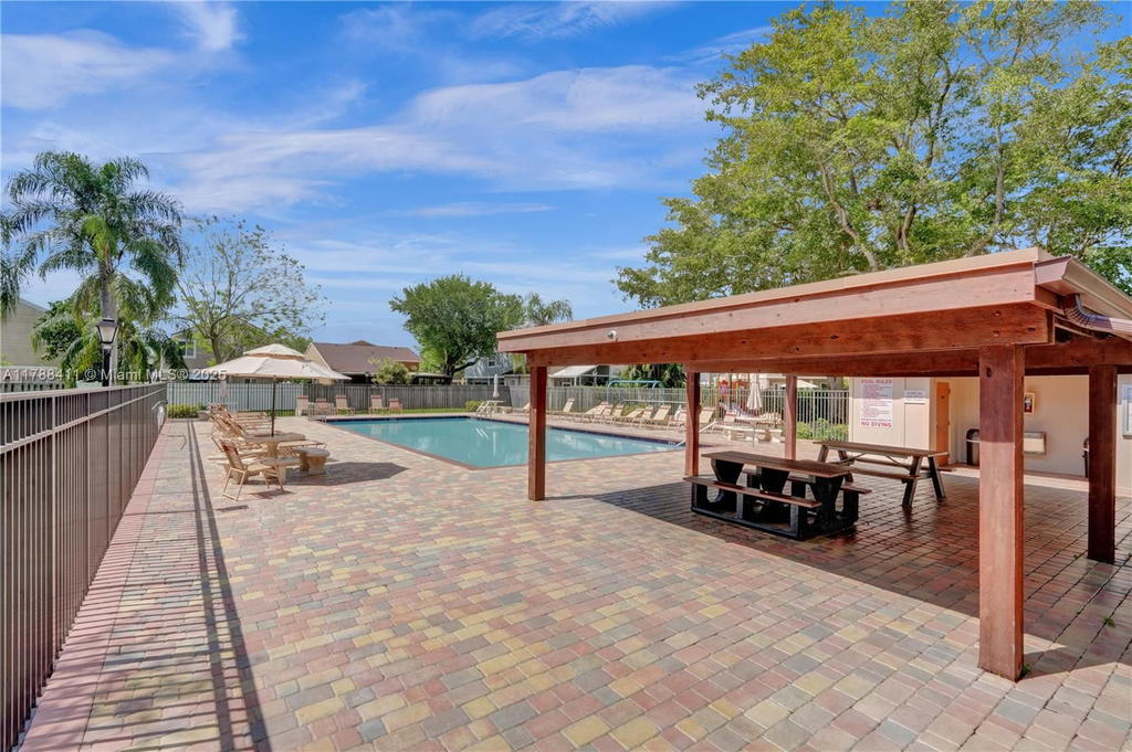 Real estate property located at 15705 Waterside Cir #104, Broward, Waterside Village Three C, Sunrise, FL
