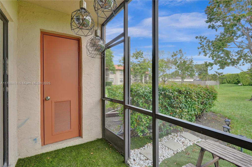 Real estate property located at 15705 Waterside Cir #104, Broward, Waterside Village Three C, Sunrise, FL