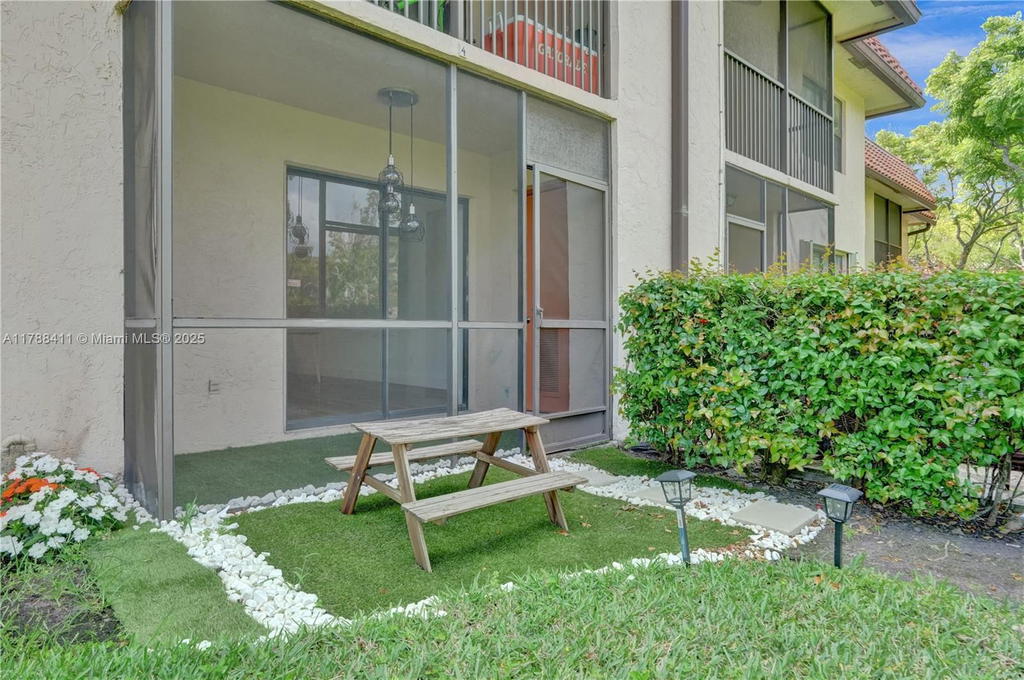 Real estate property located at 15705 Waterside Cir #104, Broward, Waterside Village Three C, Sunrise, FL