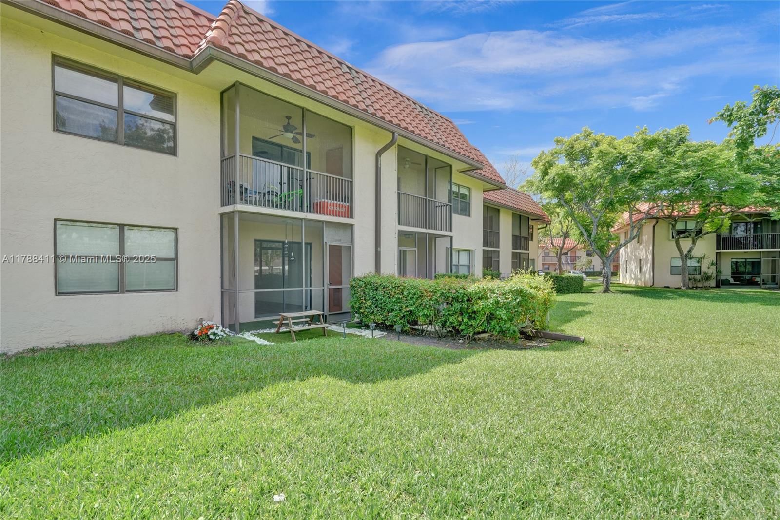 Real estate property located at 15705 Waterside Cir #104, Broward, Waterside Village Three C, Sunrise, FL
