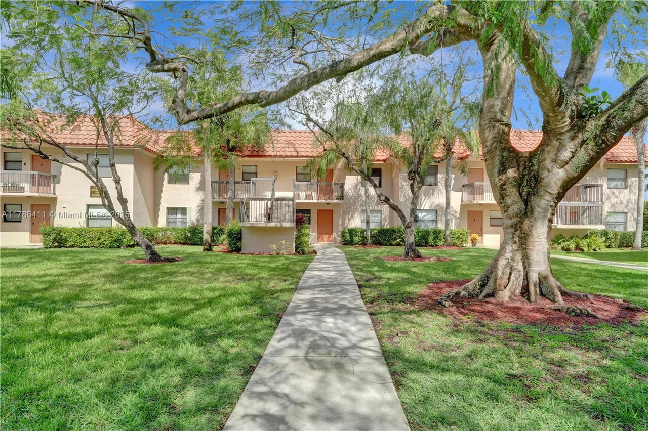 Real estate property located at 15705 Waterside Cir #104, Broward, Waterside Village Three C, Sunrise, FL