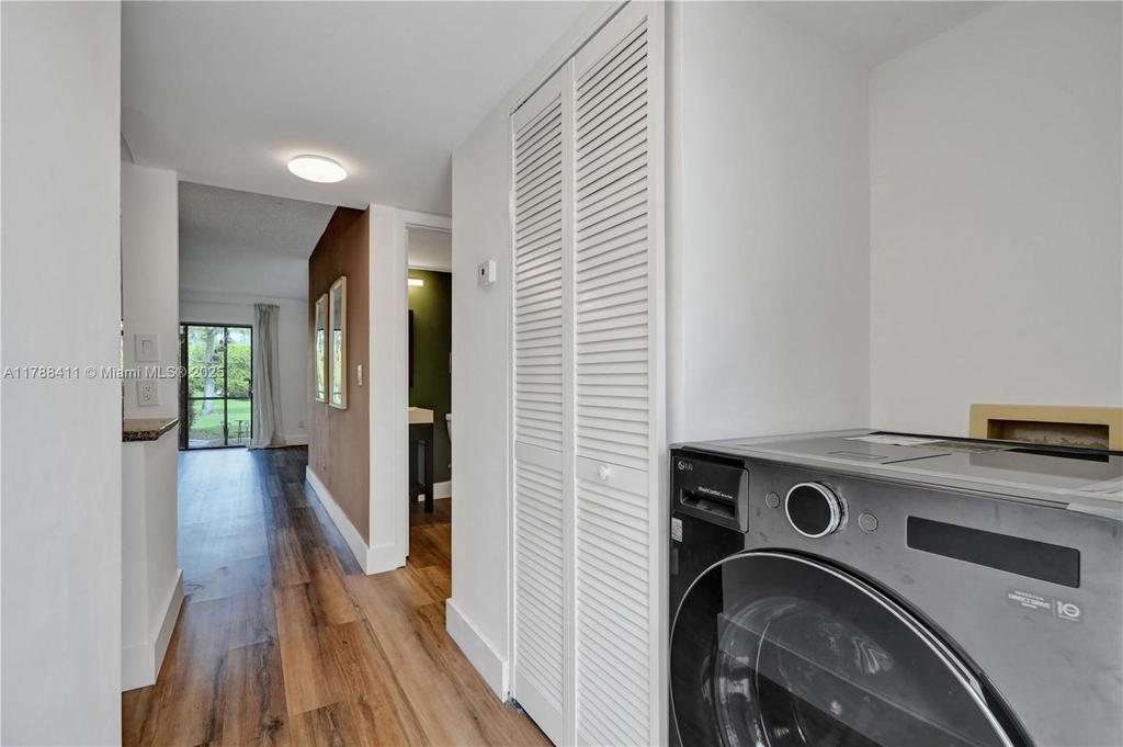 Real estate property located at 15705 Waterside Cir #104, Broward, Waterside Village Three C, Sunrise, FL