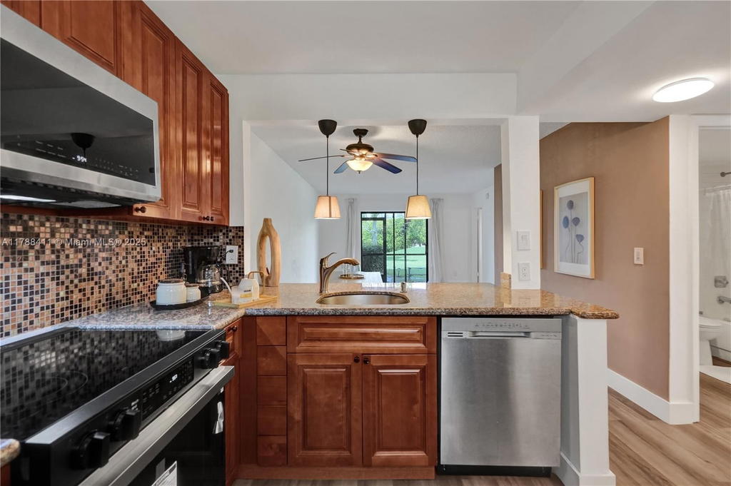 Real estate property located at 15705 Waterside Cir #104, Broward, Waterside Village Three C, Sunrise, FL