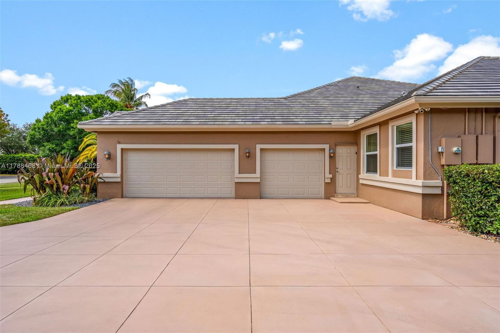 Real estate property located at 10605 Indian Trl, Broward, Indian Pond, Cooper City, FL