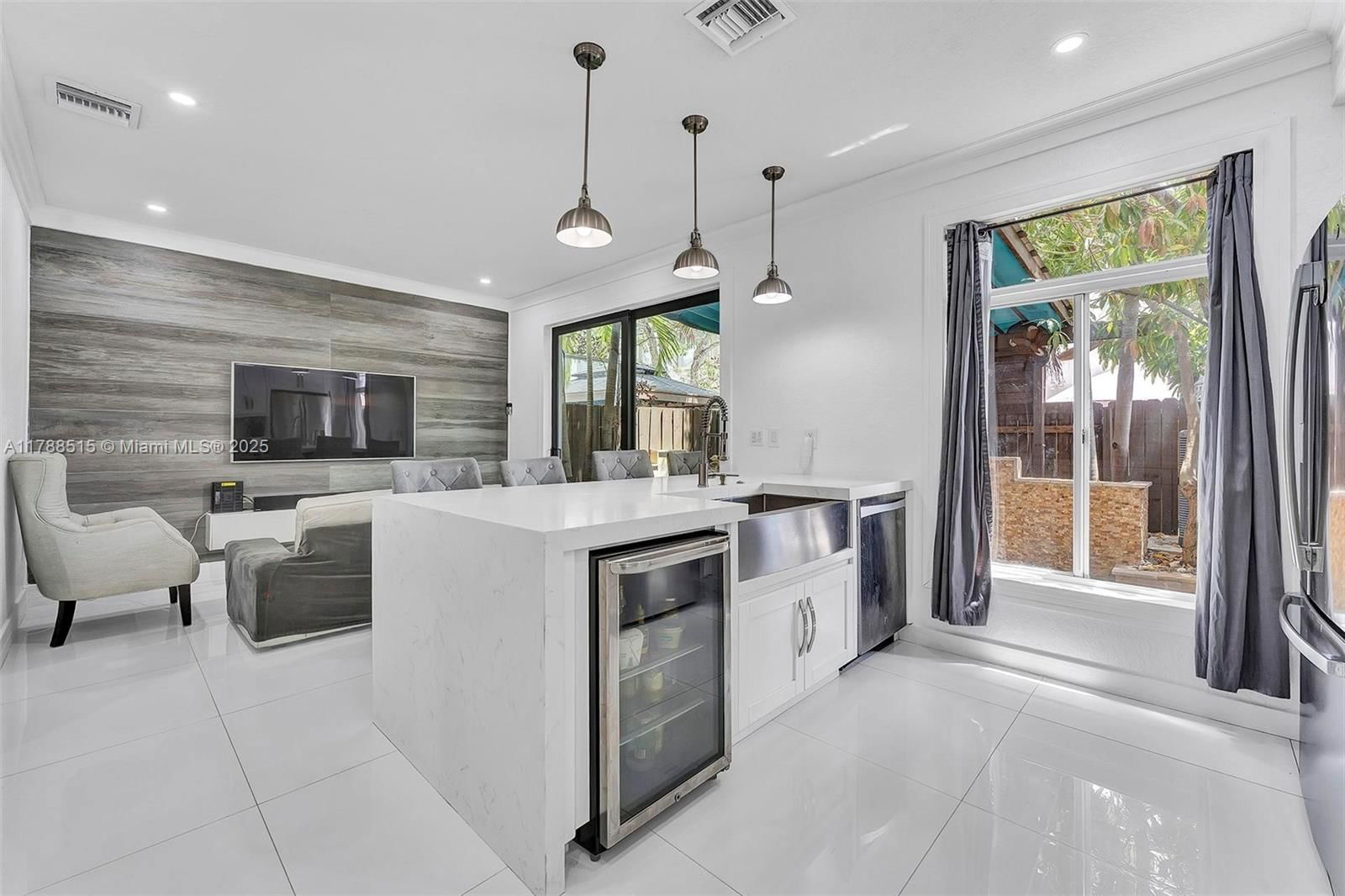 Real estate property located at 5725 112th Path, Miami-dade, Doral Northeast Townhomes, Doral, FL