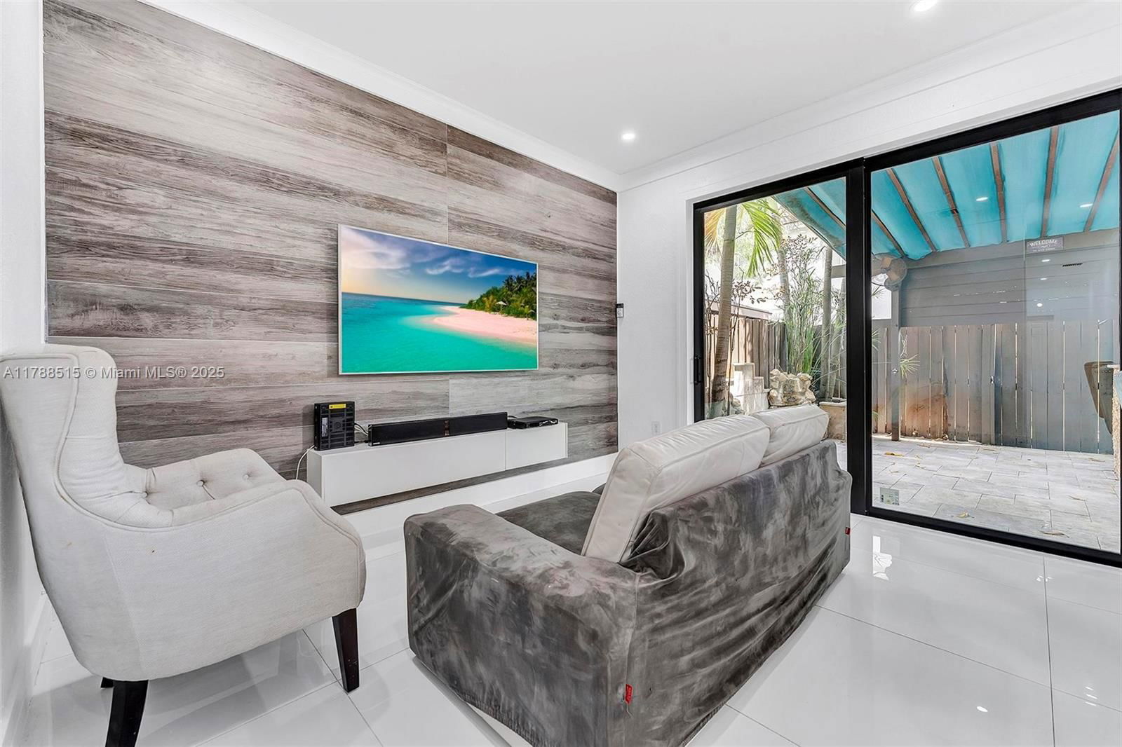 Real estate property located at 5725 112th Path, Miami-dade, Doral Northeast Townhomes, Doral, FL