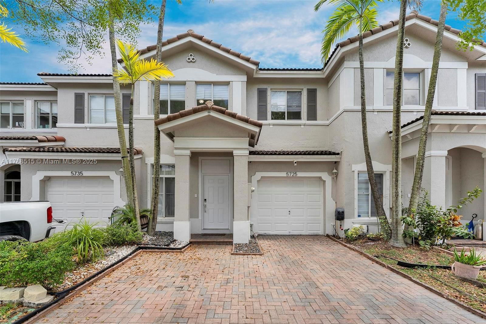 Real estate property located at 5725 112th Path, Miami-dade, Doral Northeast Townhomes, Doral, FL