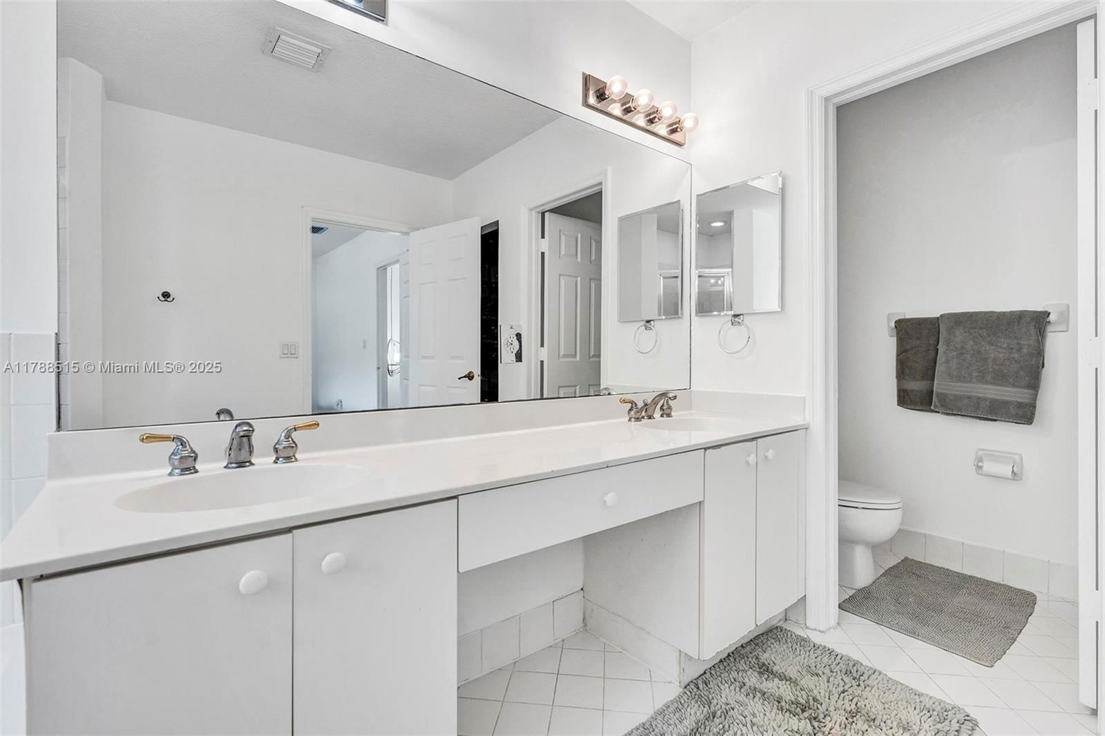 Real estate property located at 5725 112th Path, Miami-dade, Doral Northeast Townhomes, Doral, FL