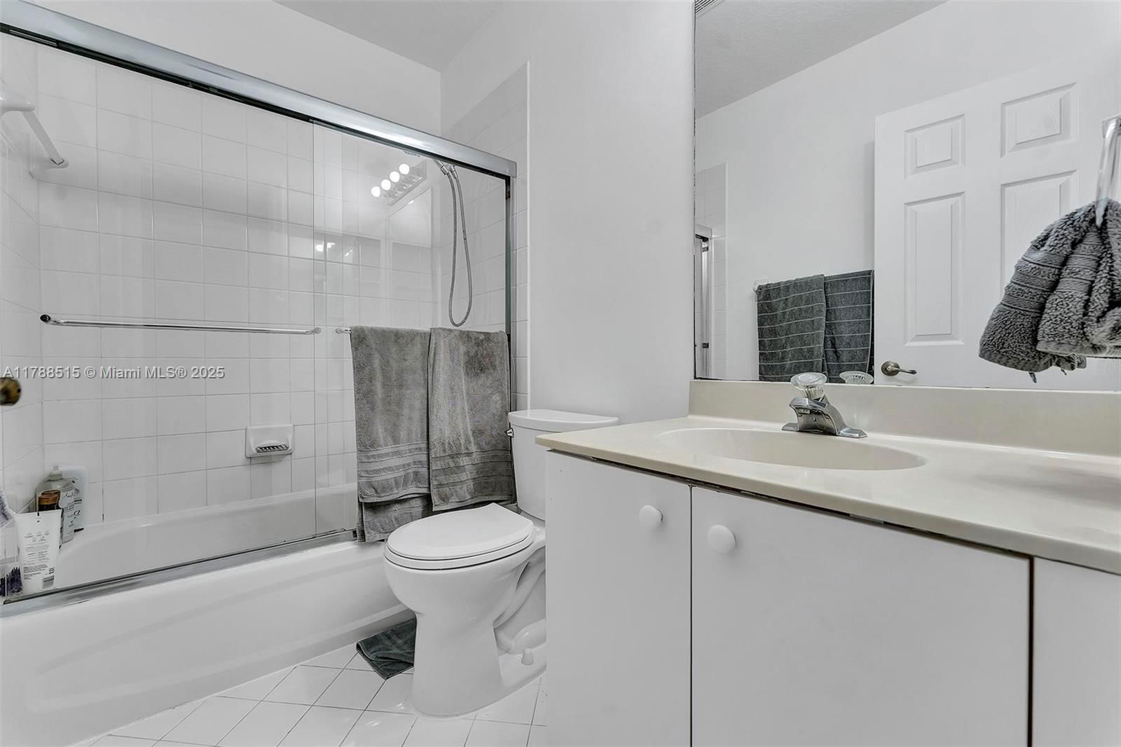 Real estate property located at 5725 112th Path, Miami-dade, Doral Northeast Townhomes, Doral, FL