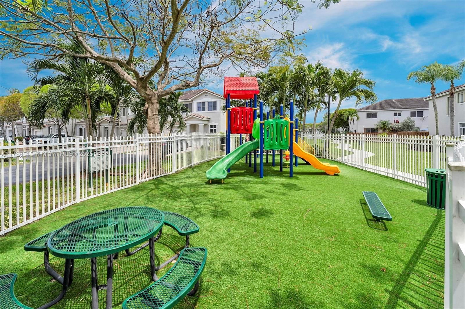 Real estate property located at 5725 112th Path, Miami-dade, Doral Northeast Townhomes, Doral, FL