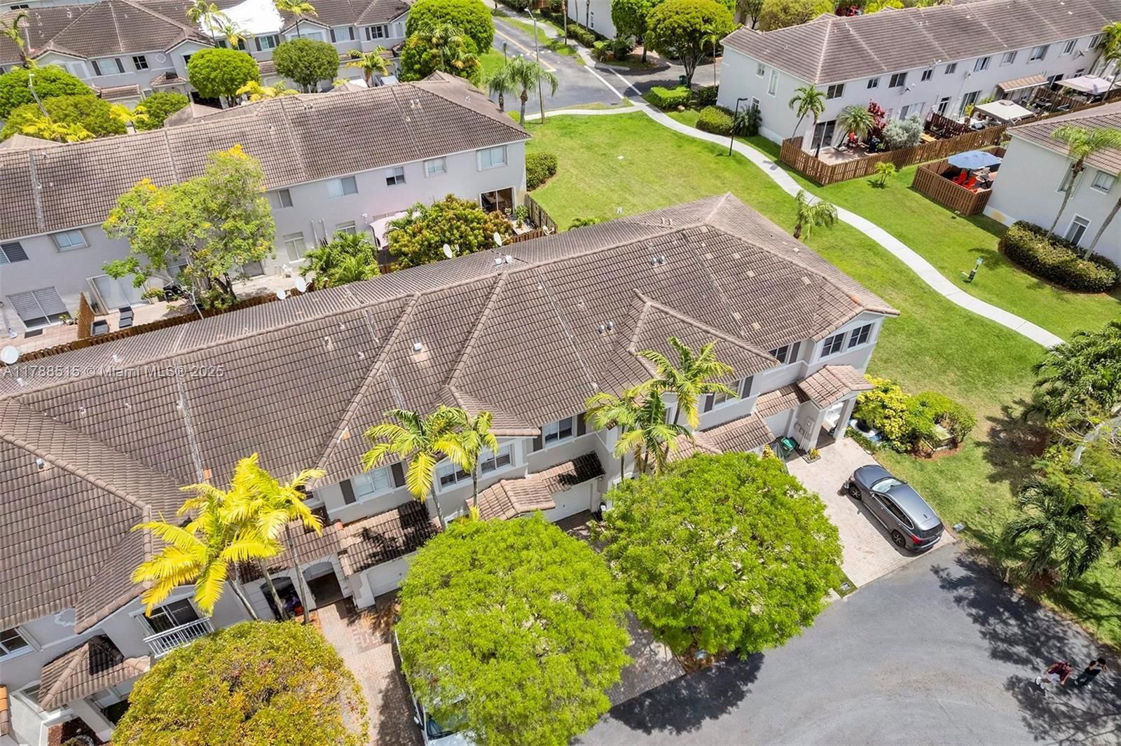 Real estate property located at 5725 112th Path, Miami-dade, Doral Northeast Townhomes, Doral, FL