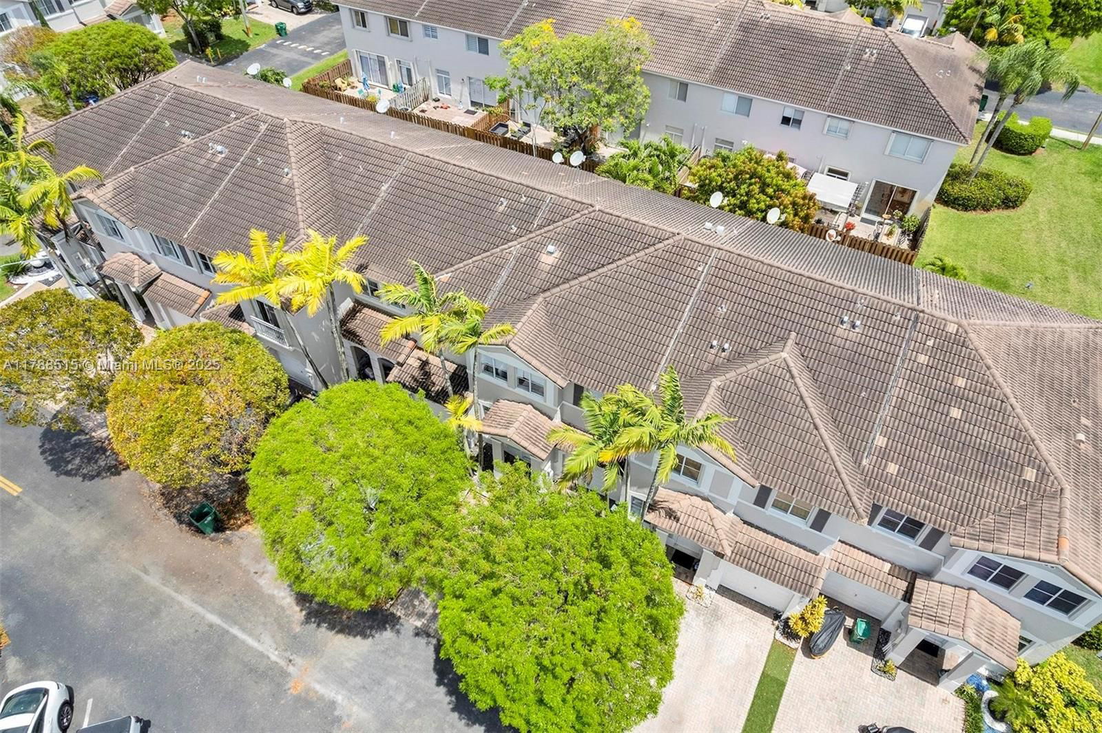 Real estate property located at 5725 112th Path, Miami-dade, Doral Northeast Townhomes, Doral, FL