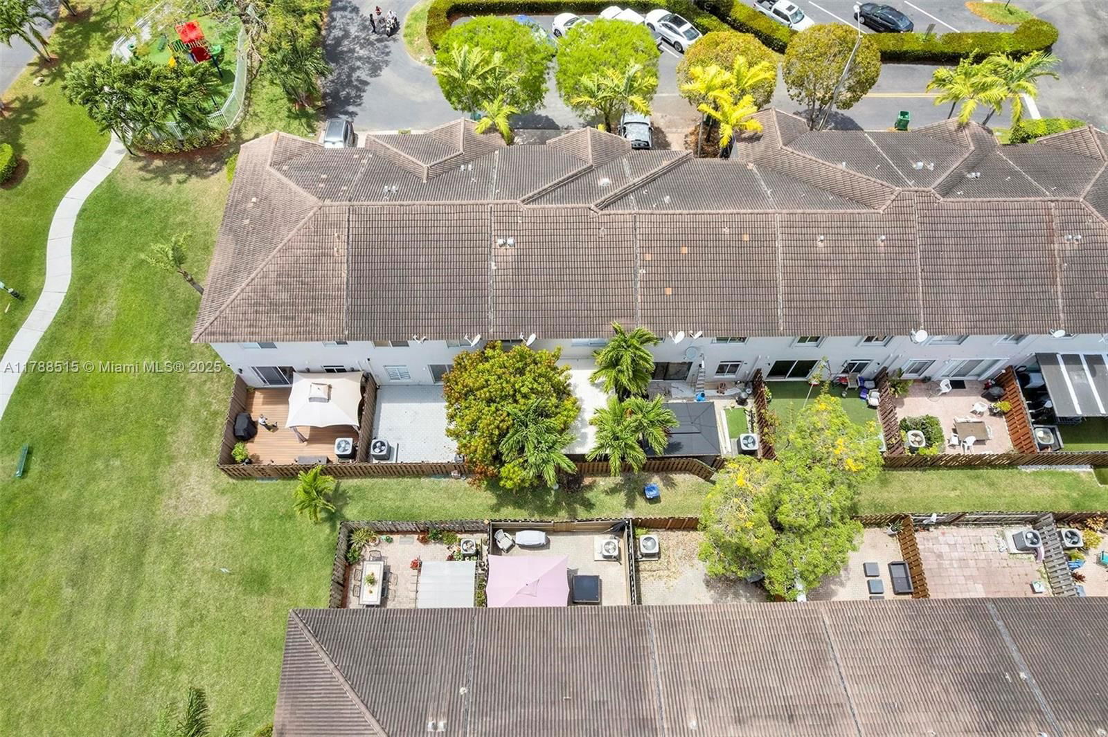 Real estate property located at 5725 112th Path, Miami-dade, Doral Northeast Townhomes, Doral, FL