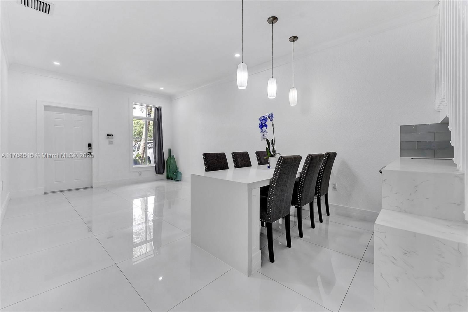 Real estate property located at 5725 112th Path, Miami-dade, Doral Northeast Townhomes, Doral, FL
