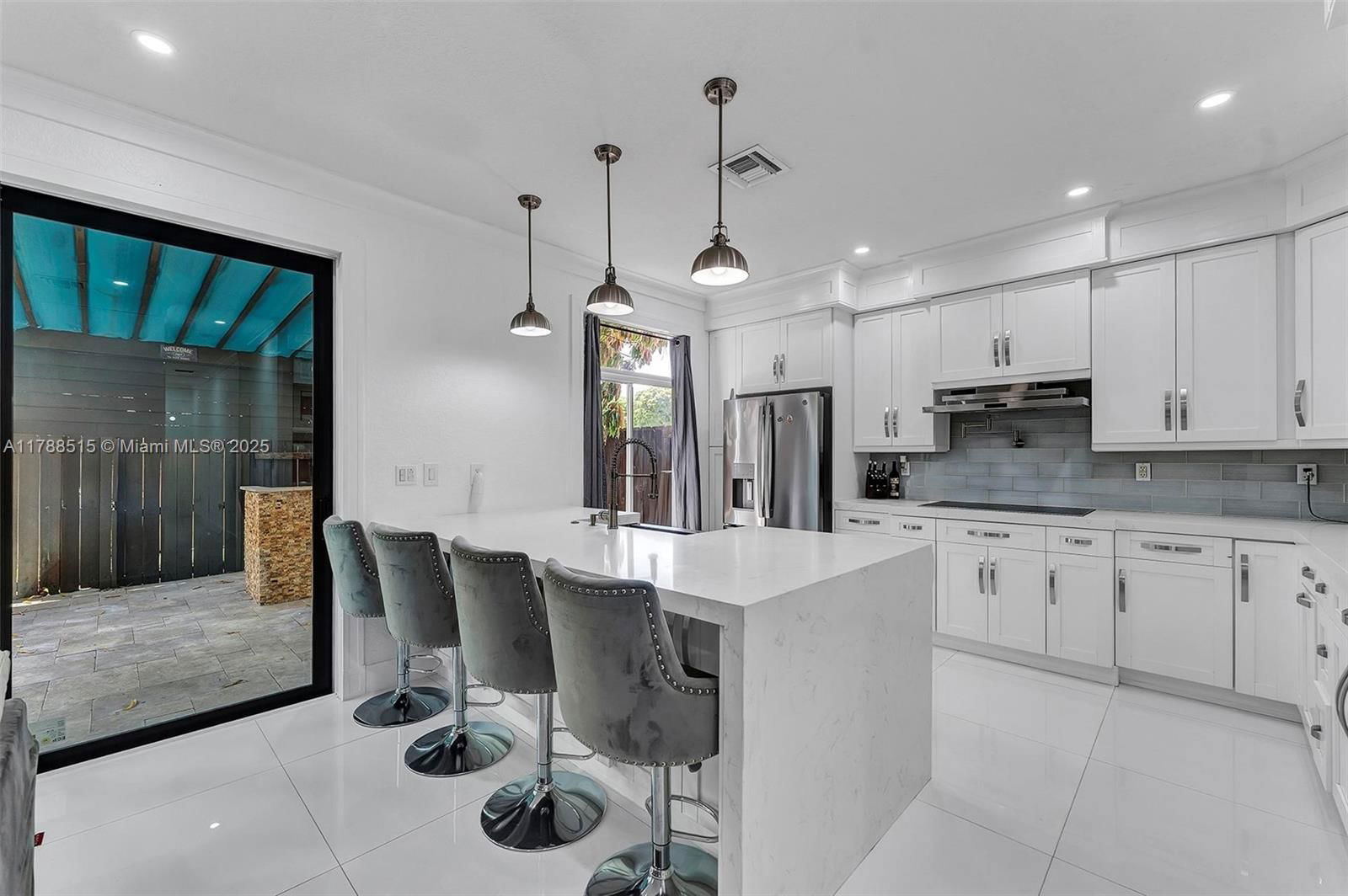 Real estate property located at 5725 112th Path, Miami-dade, Doral Northeast Townhomes, Doral, FL